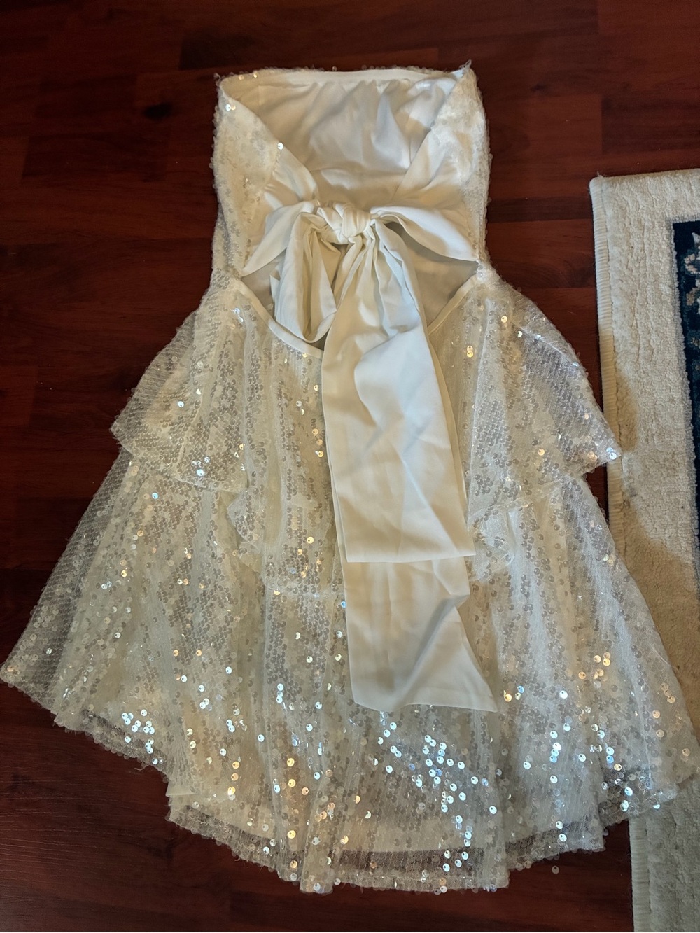 Selfie Leslie Provence Bloom Tiered Sequin dress 🤍 - Picture 4 of 6